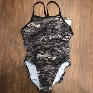 NWT Nike Women’s one piece swimsuit